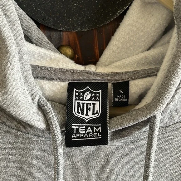 Men’s New England Patriots hooded sweatshirt. Size small. 63C - Picture 3 of 5